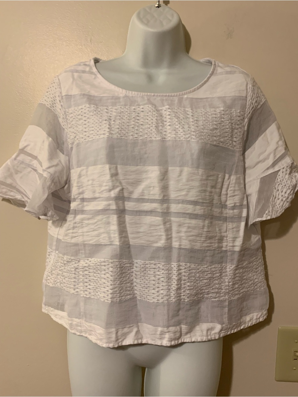 Liz Claiborne White Striped Textured Crop Top